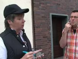Beim Roleplay wird die Fotze der Politesse von einem Mann durchgevögelt